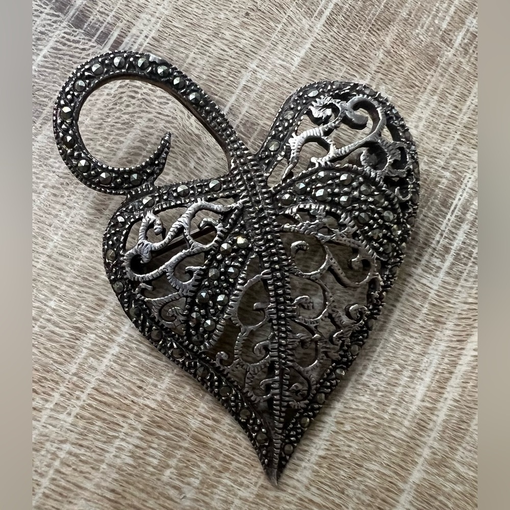 Vintage Marcasite Brooch. CIRCA 1980s 
BEAUTIFUL UNIQUE BROOCH, STATEMENT PIECE